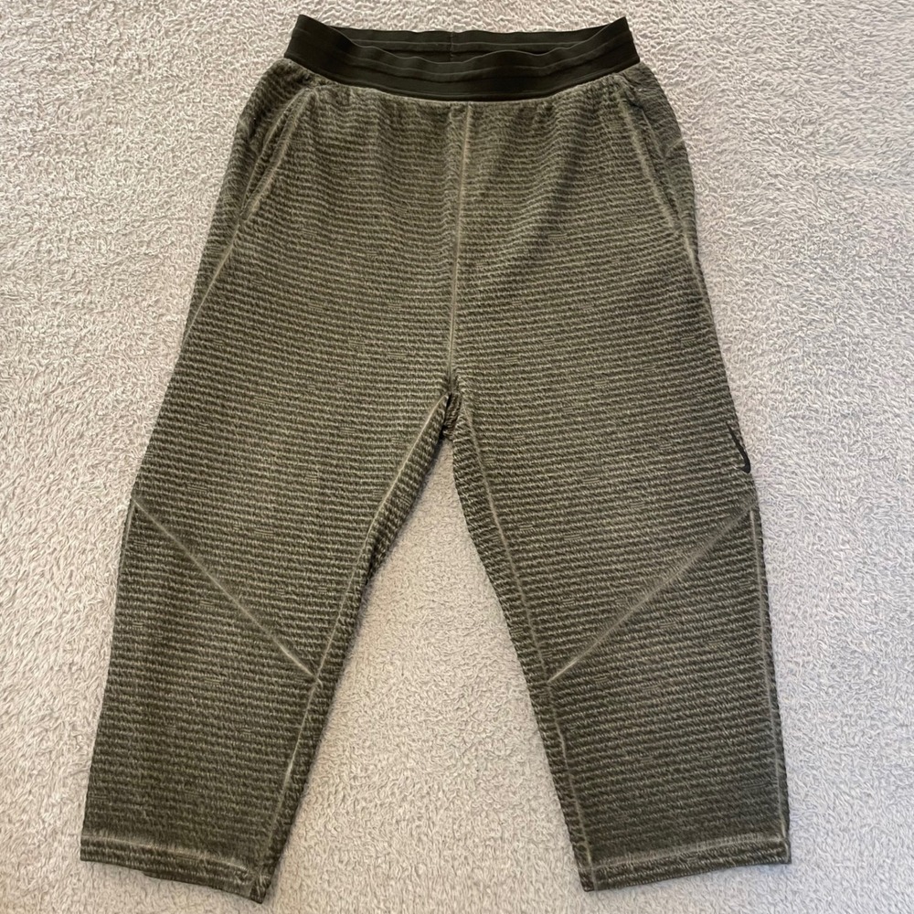 Nike Yoga Dri-FIT 3/4 Pants‎ Mens Small Olive Green Cropped Textured Joggers